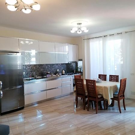 שקודר Holiday Center Apartment מראה חיצוני תמונה